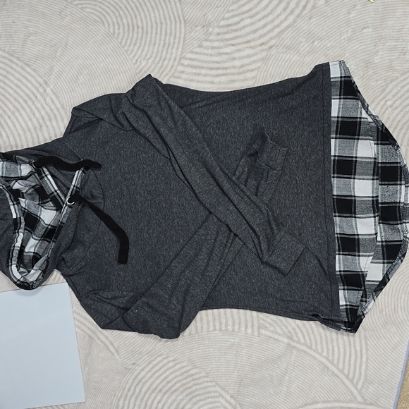 Cozy Plaid Trim Hoodie - Picture 10 of 10
